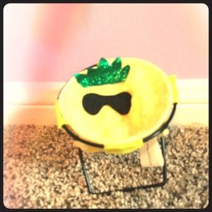 Small pineapple chair